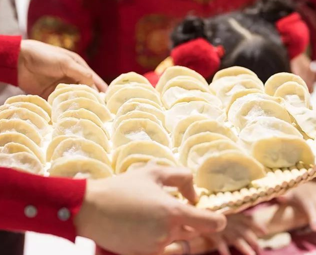 新年包饺子